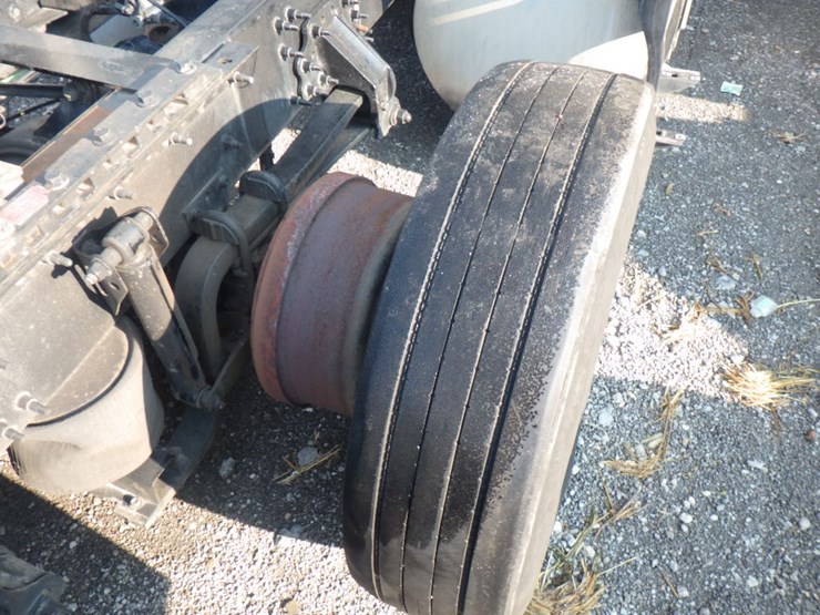 2021-volvo-vnl860-image-9