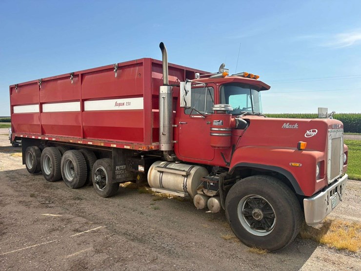 1986-mack-valueliner-image-5