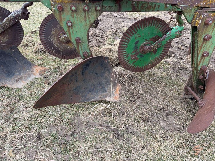 john-deere-pull-type-four-bottom-plow-image-11