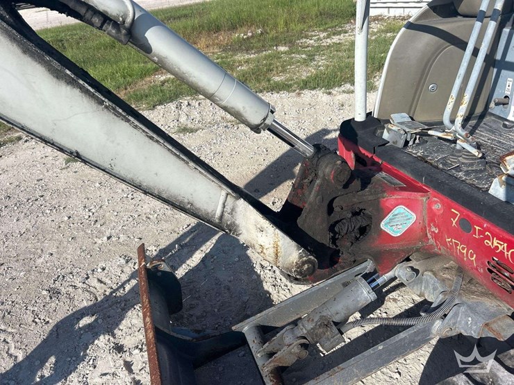 2019-takeuchi-tb216-image-14