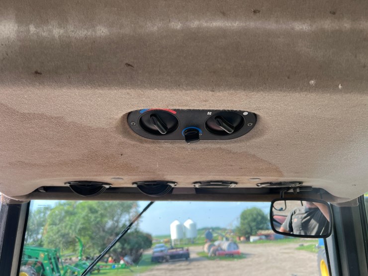 case-ih-jx1100u-tractor-image-10