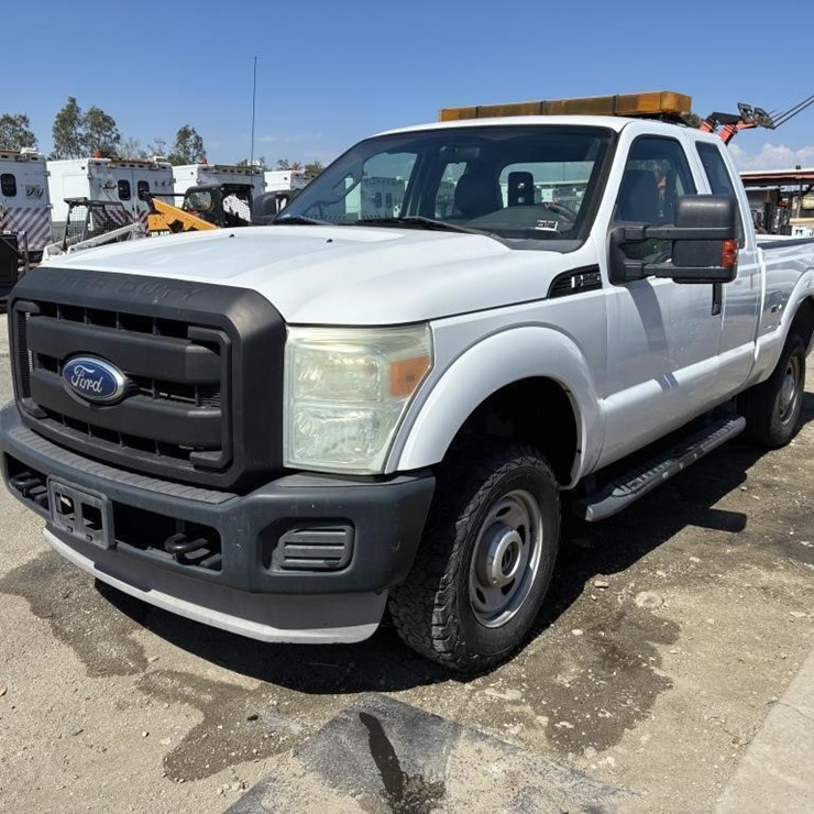 2011 FORD F250 XL