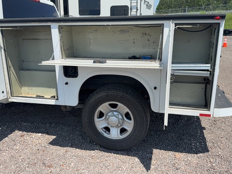 2018-dodge-2500-image-16