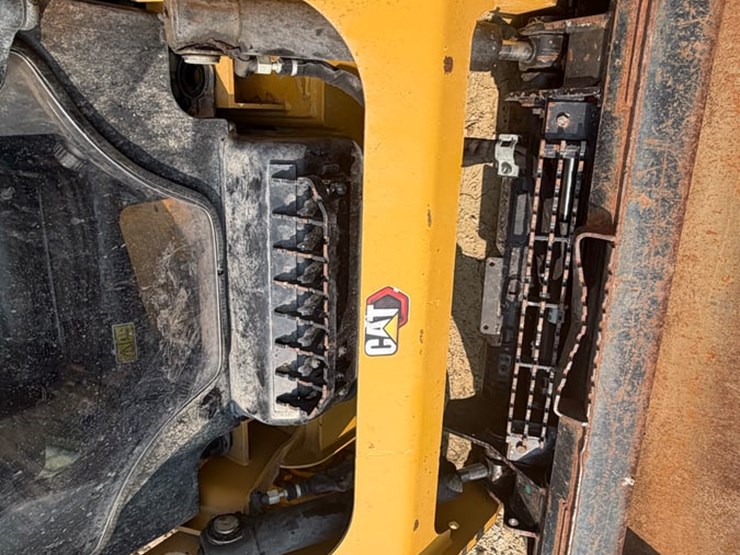 2021-caterpillar-226d3-image-8