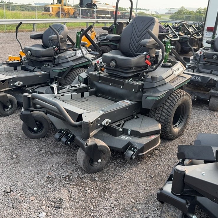 #3074 • YAKTA YXR 910 ZERO TURN MOWER