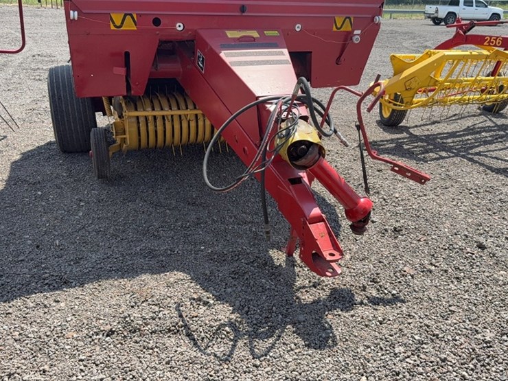 new-holland-650-image-2