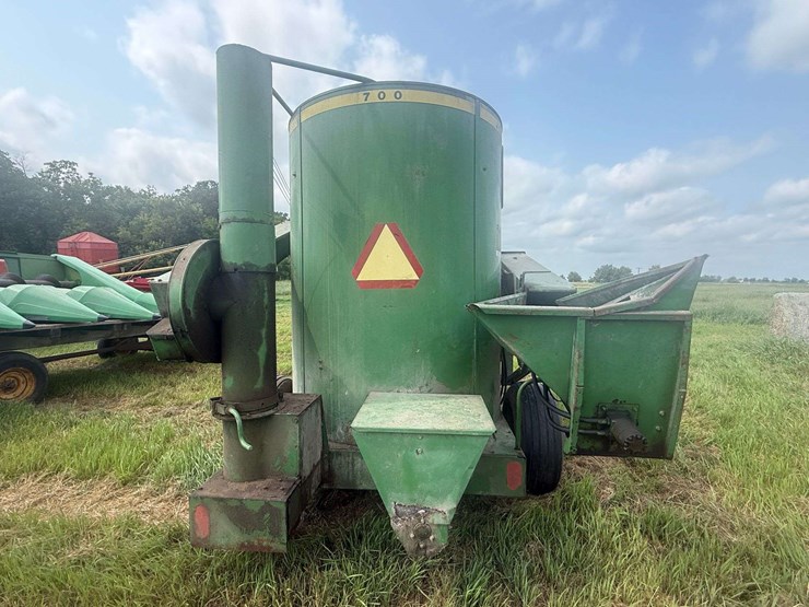 john-deere-700-image-7