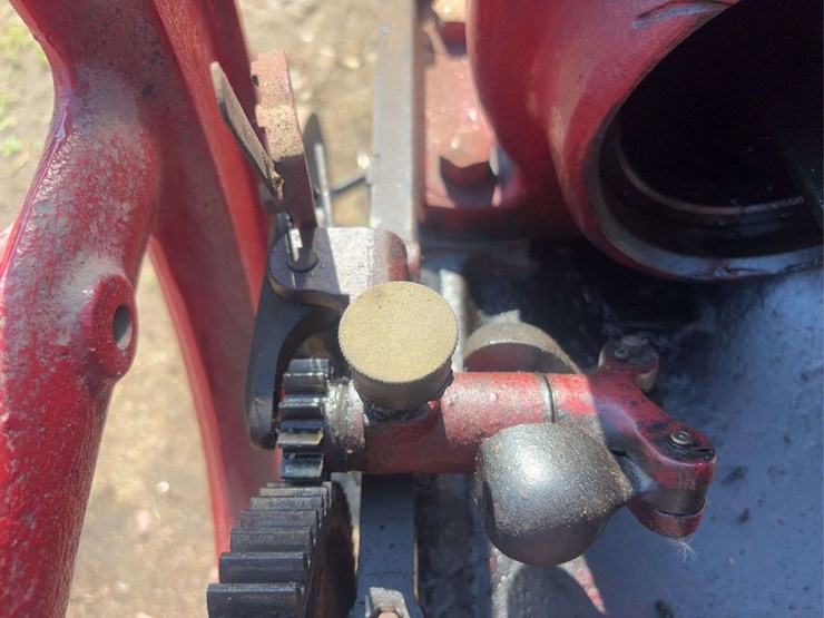 economy-7-horse-hit-and-miss-engine,-cart,-and-original-base-image-19