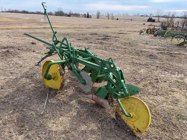 john-deere-pull-type-three-bottom-plow-image-3