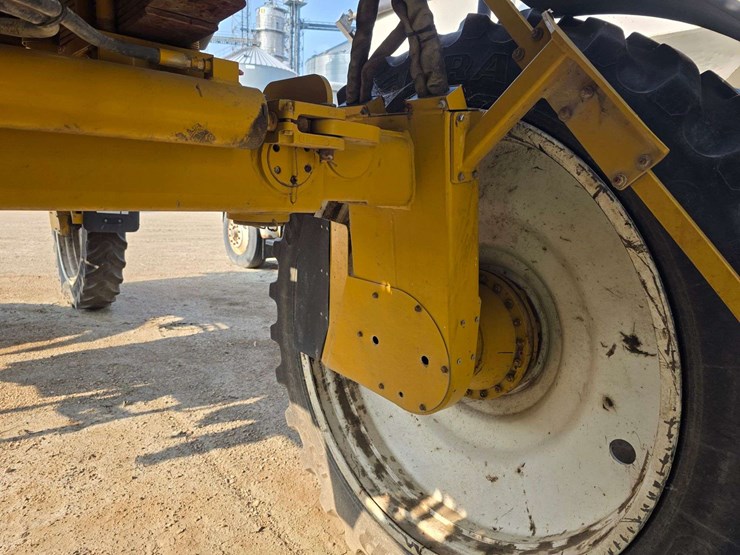 rogator-1074-self-propelled-sprayer,-100'-booms,-currently-winterized,-320/90r50-tires,-rears-with-d-image-25