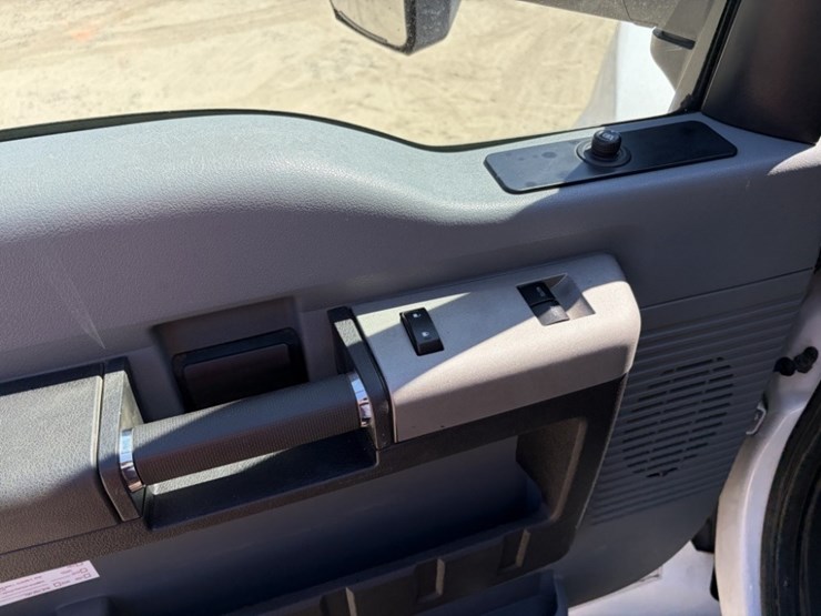 2021-ford-f650-image-24