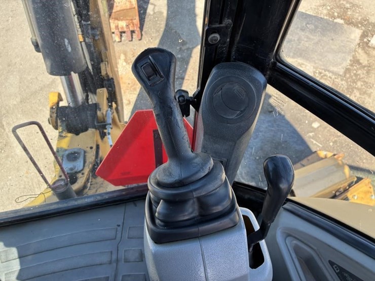 2008-caterpillar-430e-image-28