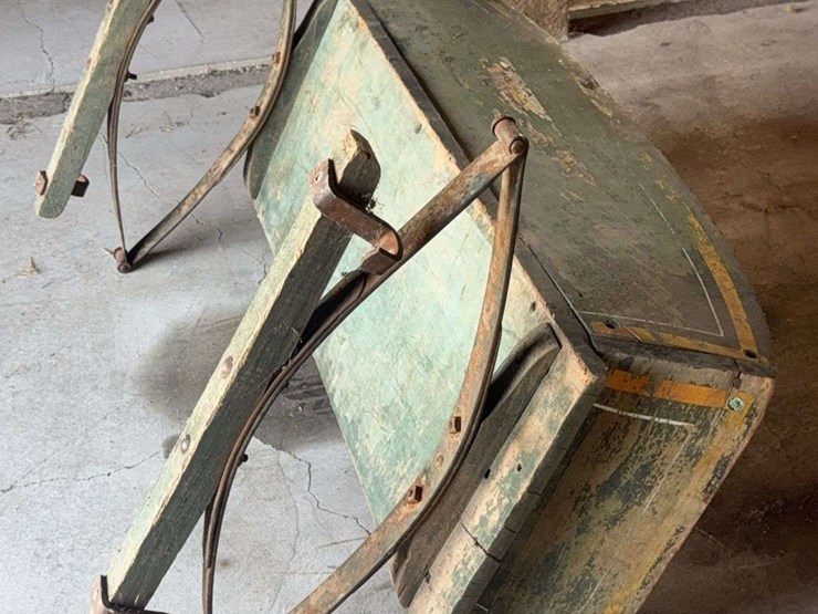 john-deere-buckboard-wagon-bench-seat-image-12
