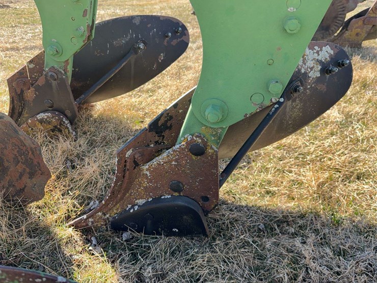 john-deere-three-point-three-bottom-plow-image-20