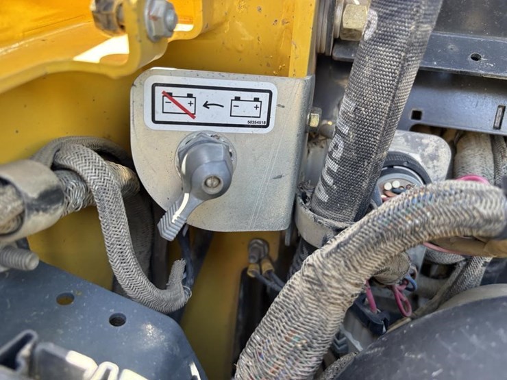 2018-yanmar-s220r-image-40