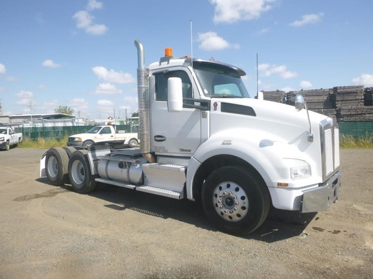 2017-kenworth-t880-image-2