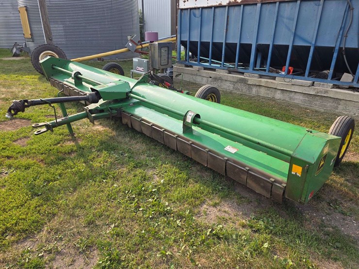 john-deere-220-image-3