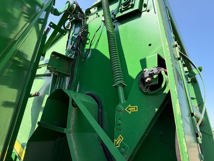 2006-john-deere-567-image-18