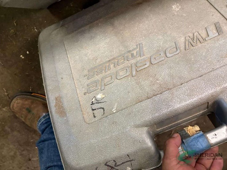 paslode-impulse-nailer-image-1