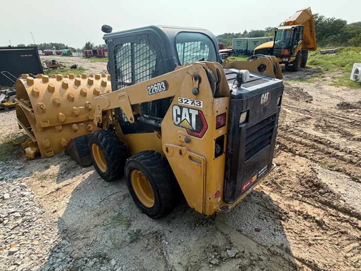 2021-caterpillar-226d3-image-5