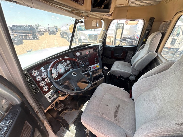 2013-freightliner-coronado-122-sd-image-5