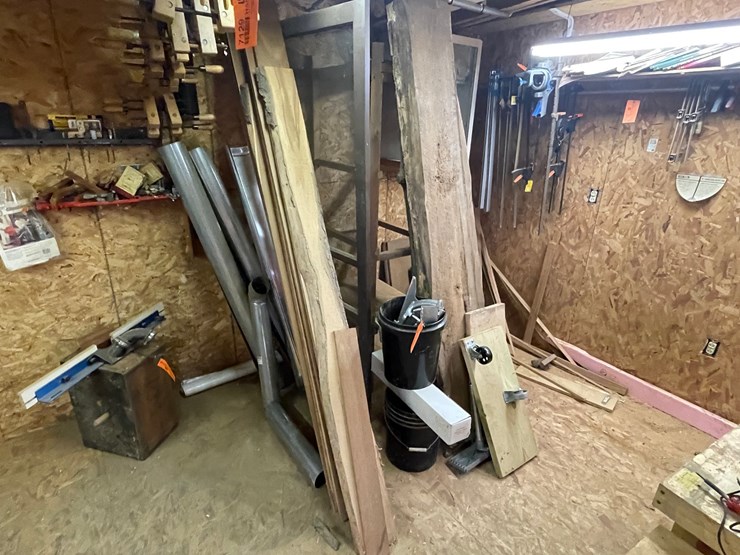 #7131-•-contents-of-wall-image-1