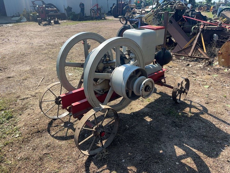 monitor-5-horse-hit-and-miss-engine-with-cart-image-5