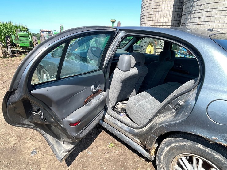 #4682-•-2005-buick-lesabre-(no-title,-for-parts)-image-30
