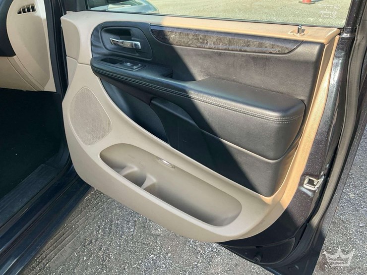 2014-dodge-grand-caravan-image-15
