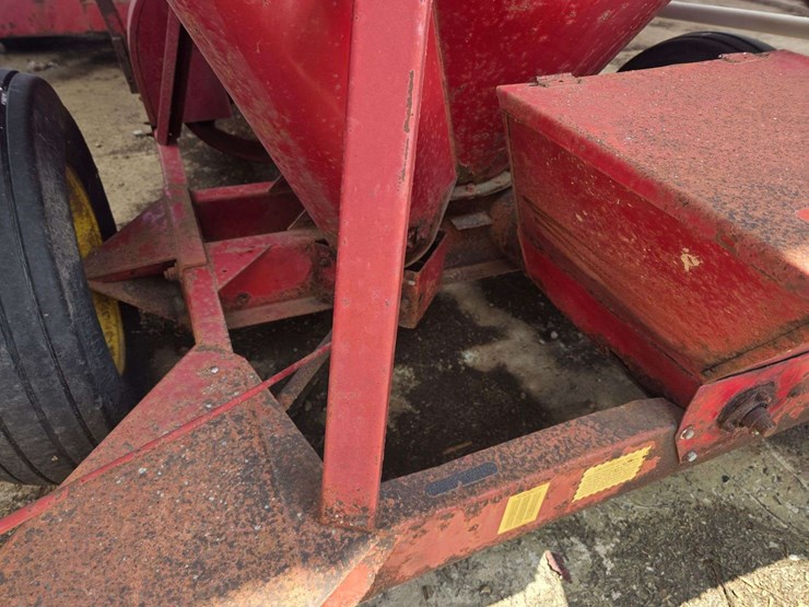 new-holland-352-image-26
