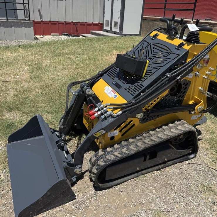 #240 • Mini Skid Steer Stand On Loader - SSL60 - Gas