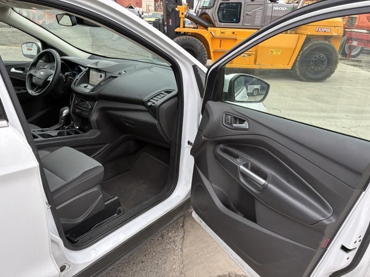2019-ford-escape-se-image-10