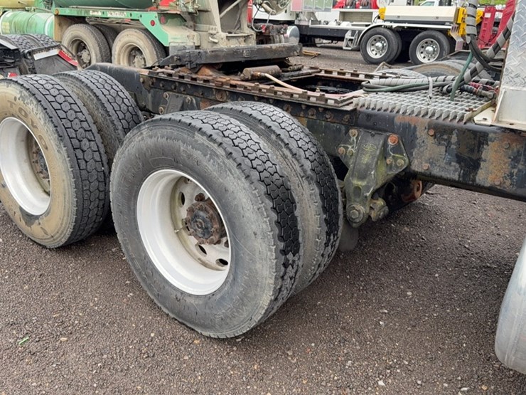 peterbilt-379-image-6
