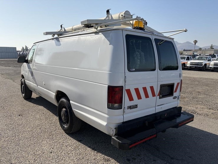 2002-ford-e350-image-4