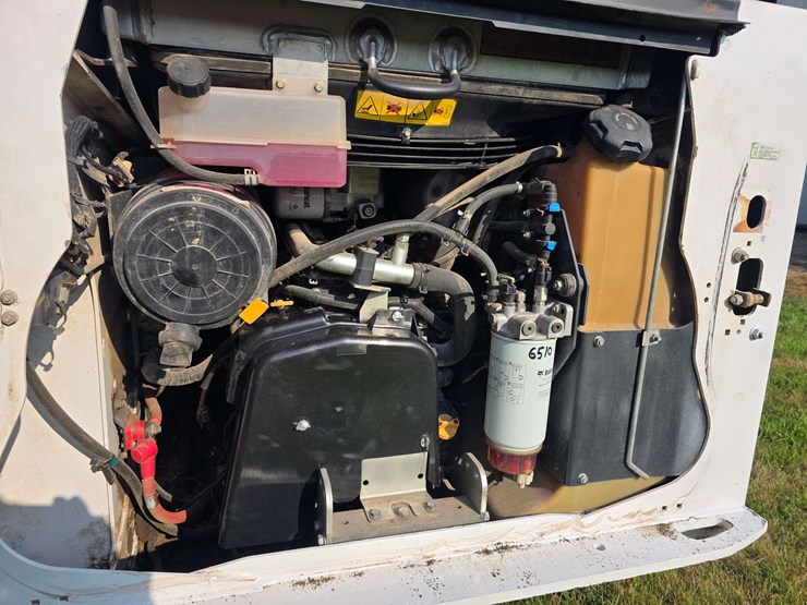 2021-bobcat-s76-image-35