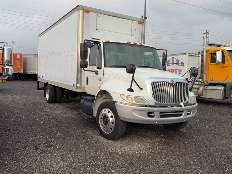 2003-international-durastar-4300-image-3