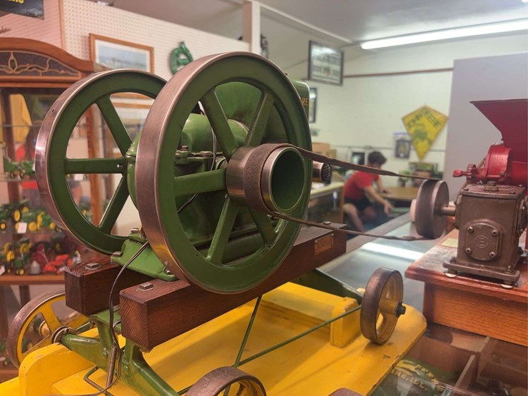 1/2-scale-john-deere-model-e-horse-hit-and-miss-wngine-and-arcade-burr-mill-image-6