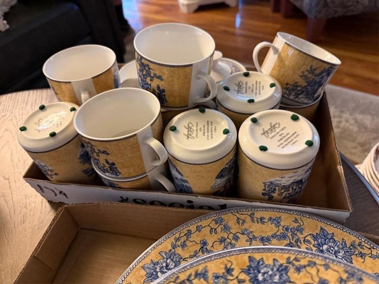 english-toile-porcelain-dishes-image-5