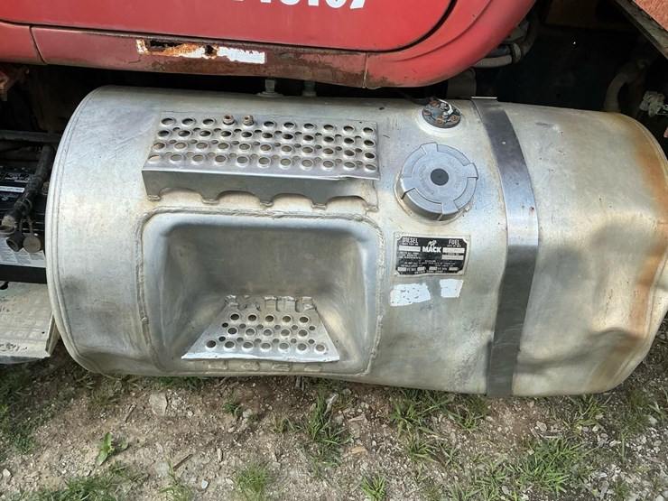 1994-mack-rd688s-image-32