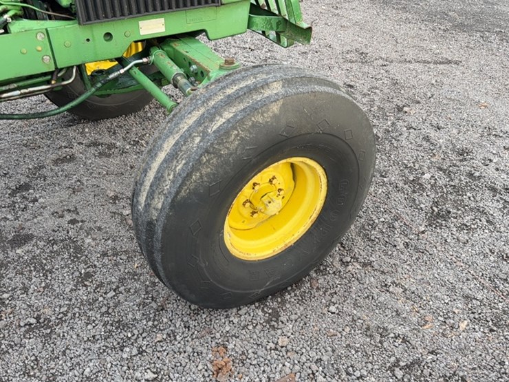 john-deere-2940-image-6