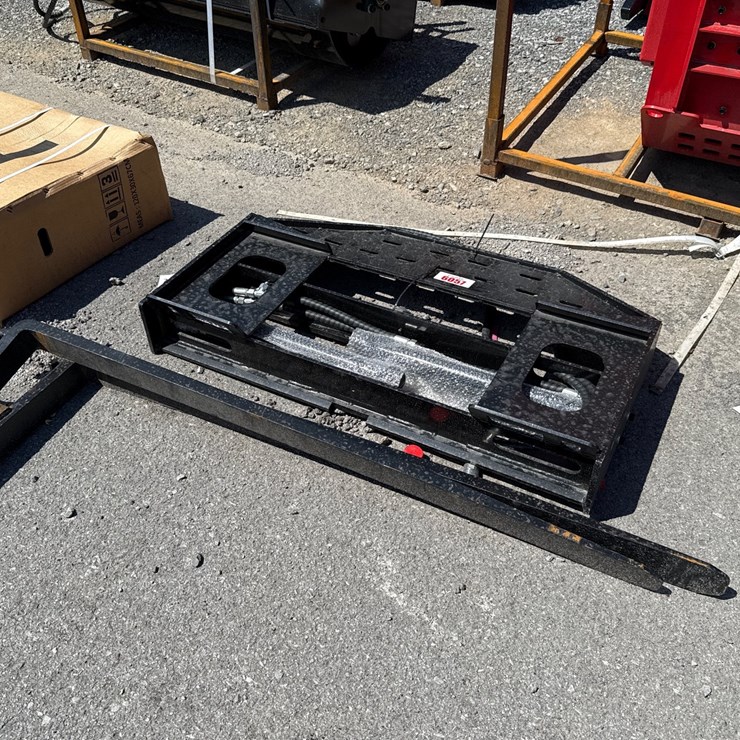 #6057 • 60" SKID STEER HYD SLIDING PALLET FORKS