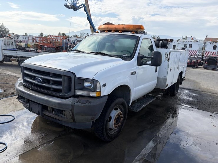 2003-ford-f550-image-1