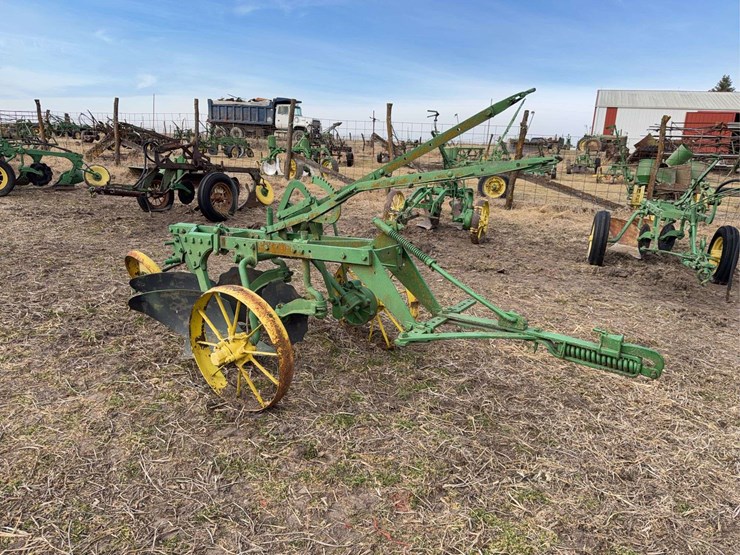 john-deere-pull-type-two-bottom-plow-image-7