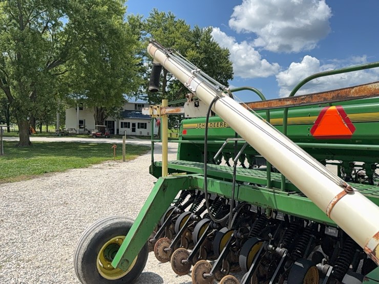 john-deere-750-image-35