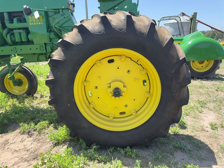 john-deere-3020-image-15