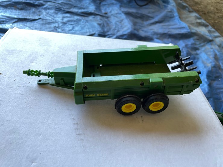 #4713-•-assortment-of-toy-tractors-image-12