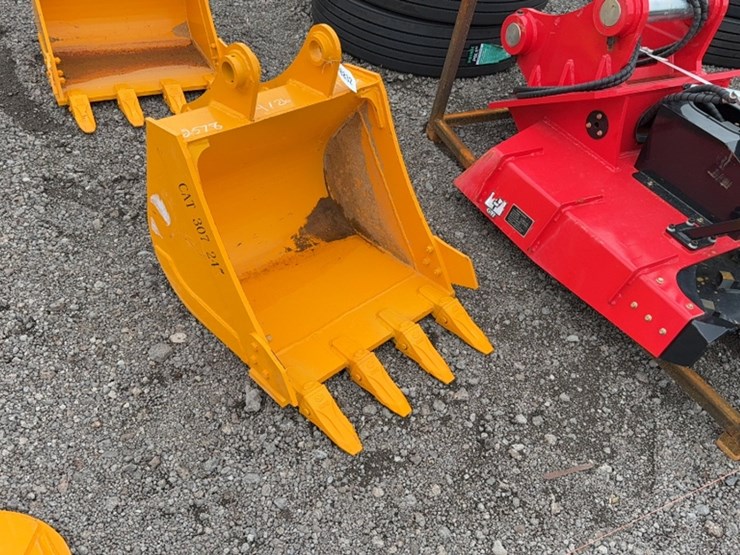 caterpillar-305-image-1