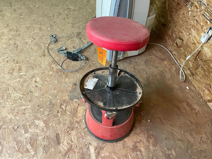 #7137-•-shop-stools-image-4