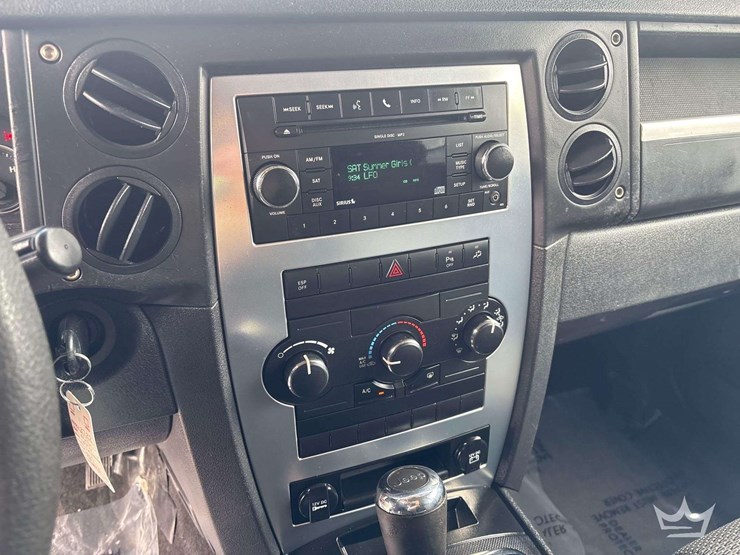 2010-jeep-commander-image-14