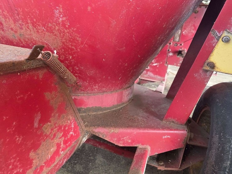 new-holland-357-image-8